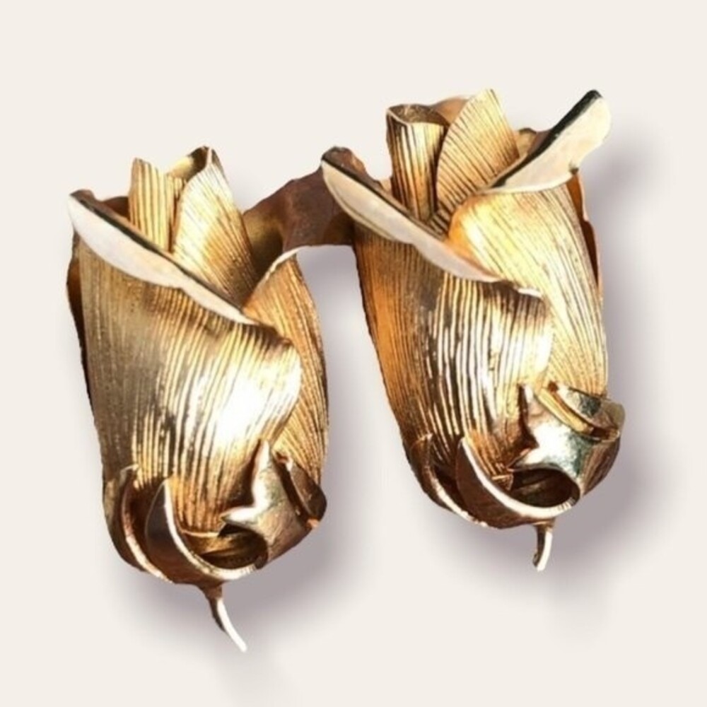 Vintage Earrings Gold Tone Rosebud Screw-Back Clip-Ons